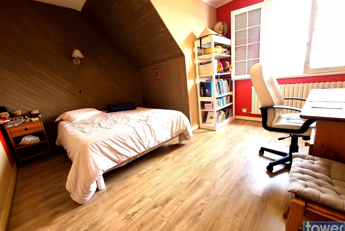 Maison rénovée de 140 m² avec 5 chambres à Bourg Blanc, proche de Brest et des plages 