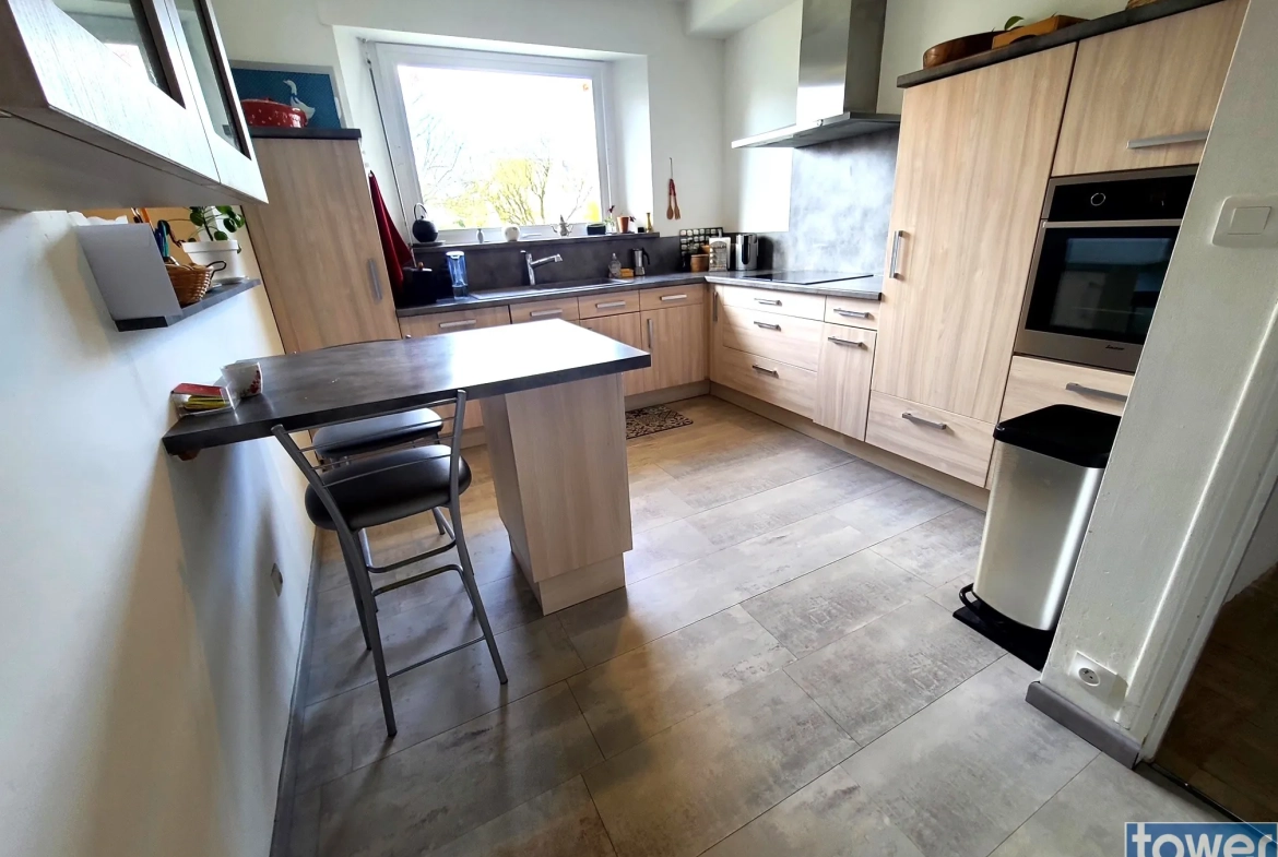 Maison rénovée de 140 m² avec 5 chambres à Bourg Blanc, proche de Brest et des plages 