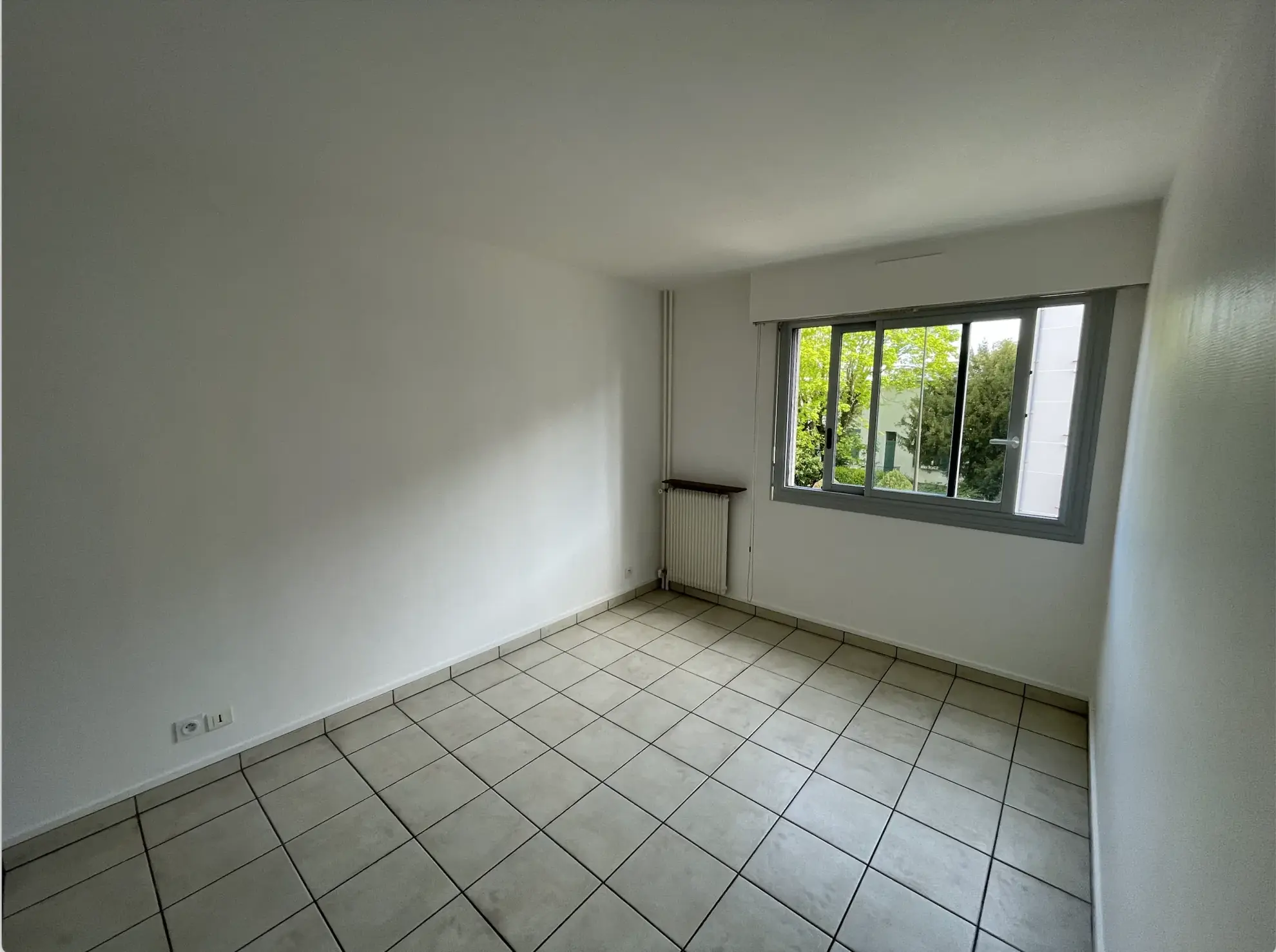 Appartement T2 de 44 m² à Juvisy-sur-Orge avec parking et vue rue 
