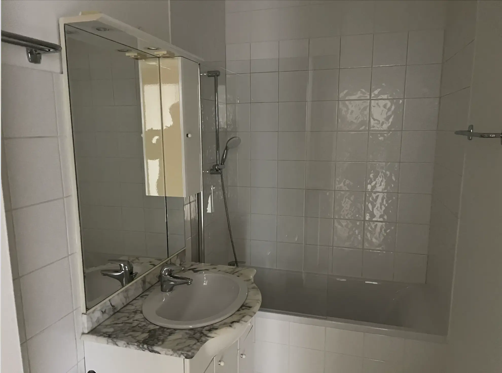 Appartement T2 de 44 m² à Juvisy-sur-Orge avec parking et vue rue 