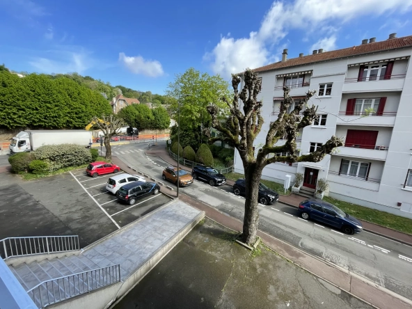 Appartement T2 de 44 m² à Juvisy-sur-Orge avec parking et vue rue 
