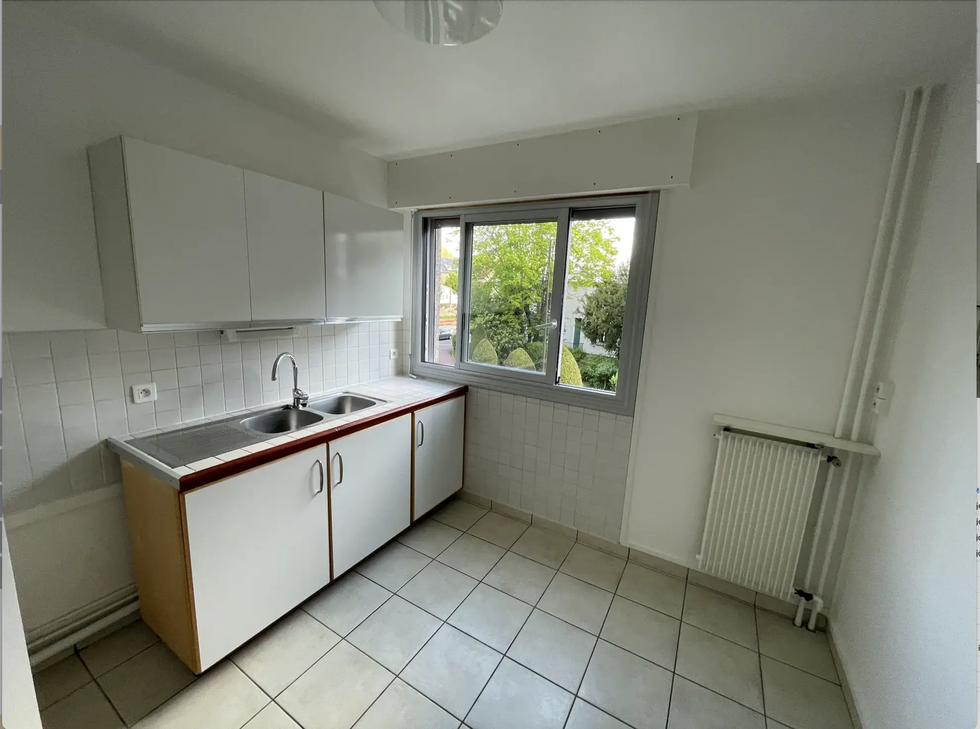 Appartement T2 de 44 m² à Juvisy-sur-Orge avec parking et vue rue 