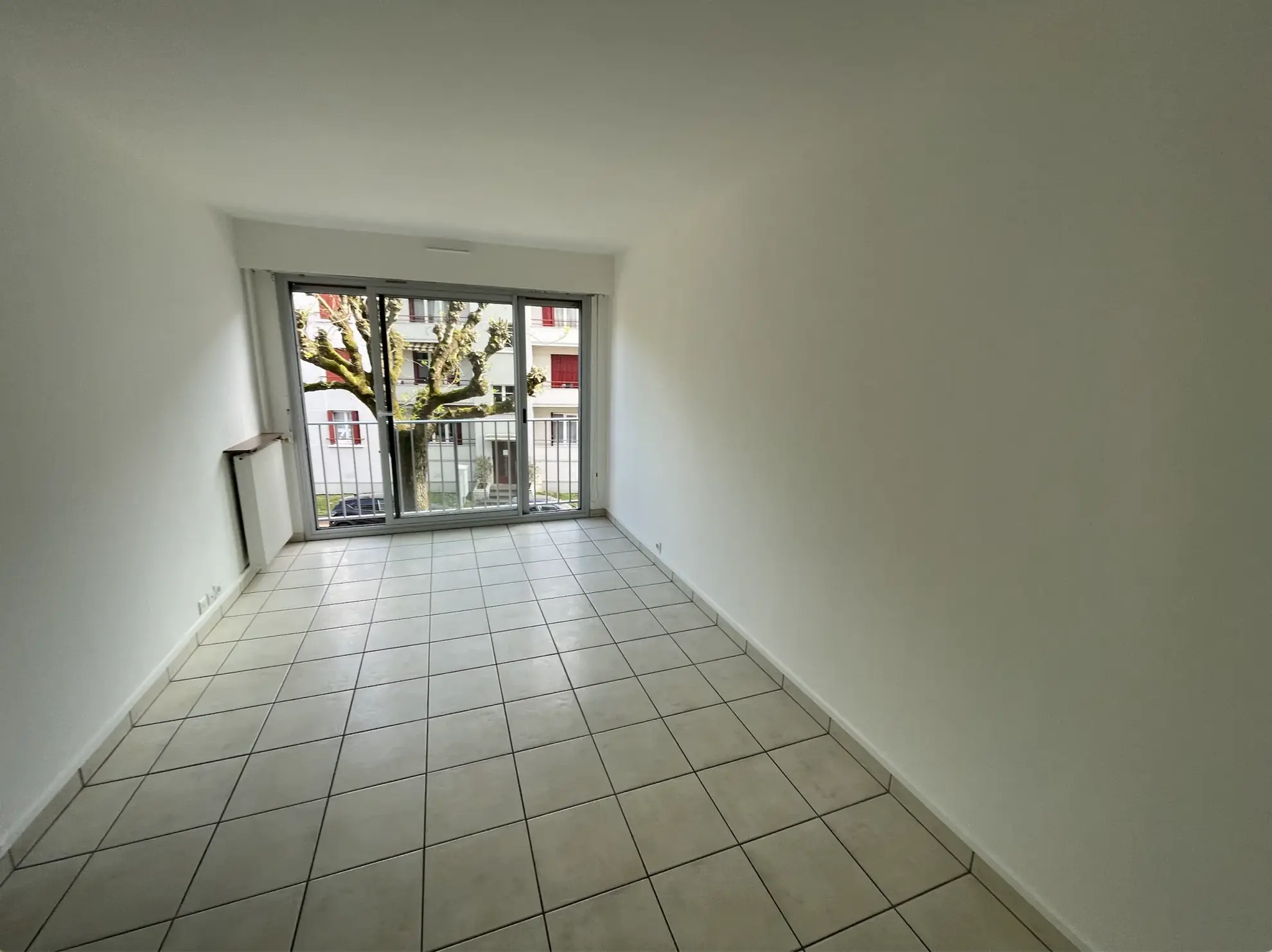 Appartement T2 de 44 m² à Juvisy-sur-Orge avec parking et vue rue 
