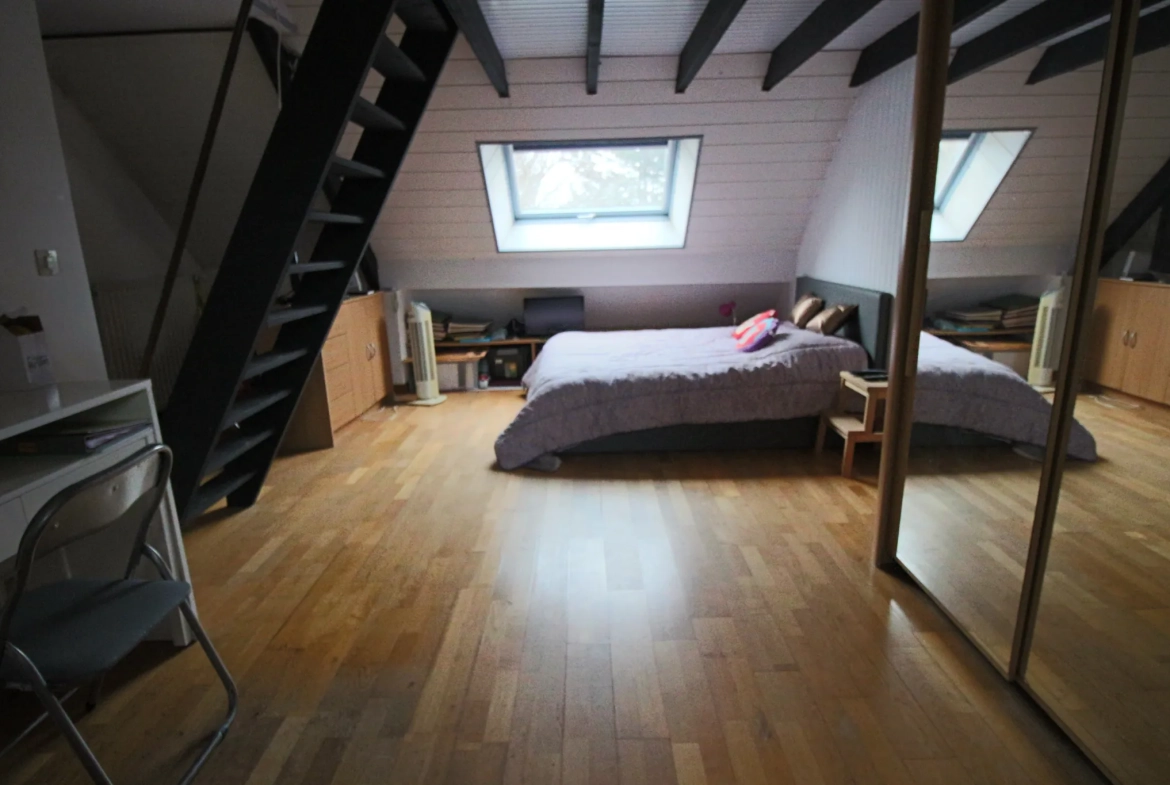 Maison à vendre à Pont-Pean – Grand potentiel et emplacement privilégié 