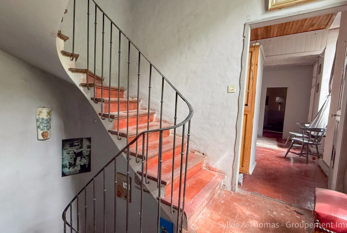 Maison de village à Caderousse avec fort potentiel de rénovation de 117 m² 