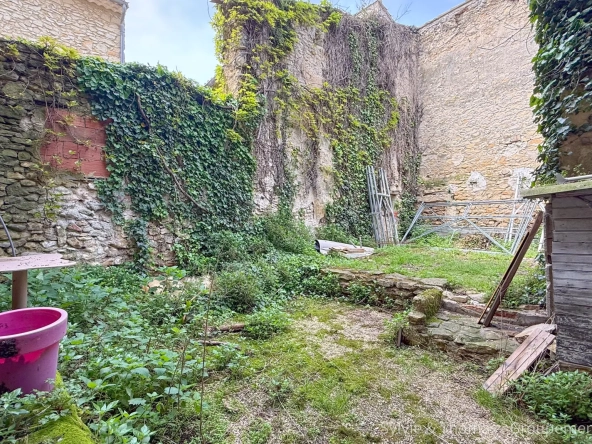 Maison de village à Caderousse avec fort potentiel de rénovation de 117 m² 