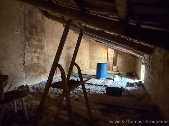 Maison de village à Caderousse avec fort potentiel de rénovation de 117 m² 