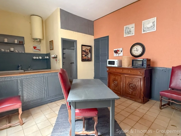 Maison de village à Caderousse avec fort potentiel de rénovation de 117 m² 