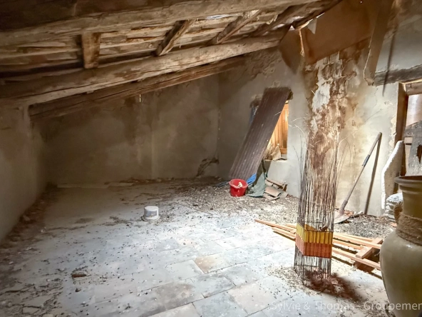 Maison de village à Caderousse avec fort potentiel de rénovation de 117 m² 