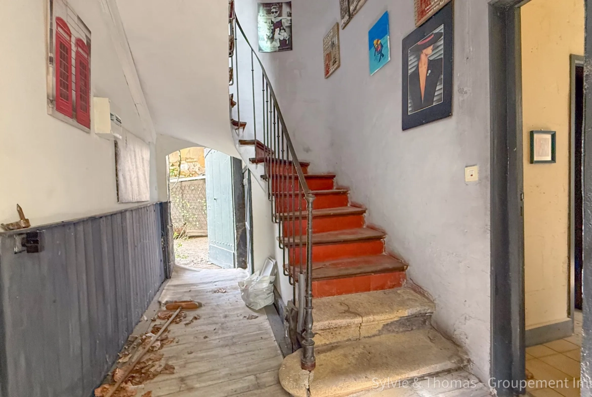 Maison de village à Caderousse avec fort potentiel de rénovation de 117 m² 