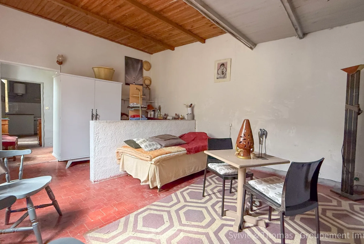 Maison de village à Caderousse avec fort potentiel de rénovation de 117 m² 