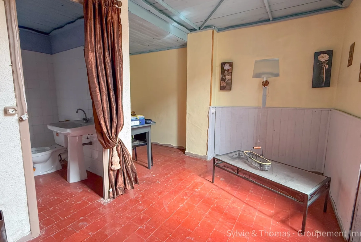 Maison de village à Caderousse avec fort potentiel de rénovation de 117 m² 