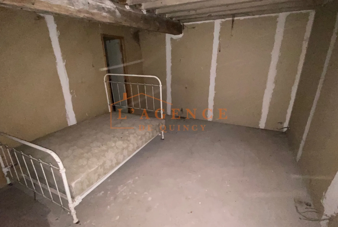 Maison à rénover de 87 m² à Villemareuil, proche des commodités 