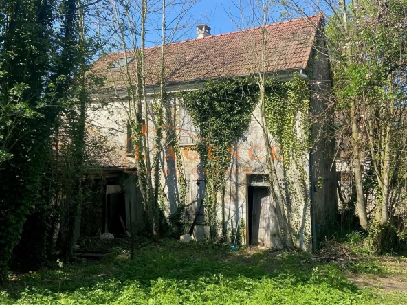 Maison à rénover de 87 m² à Villemareuil, proche des commodités