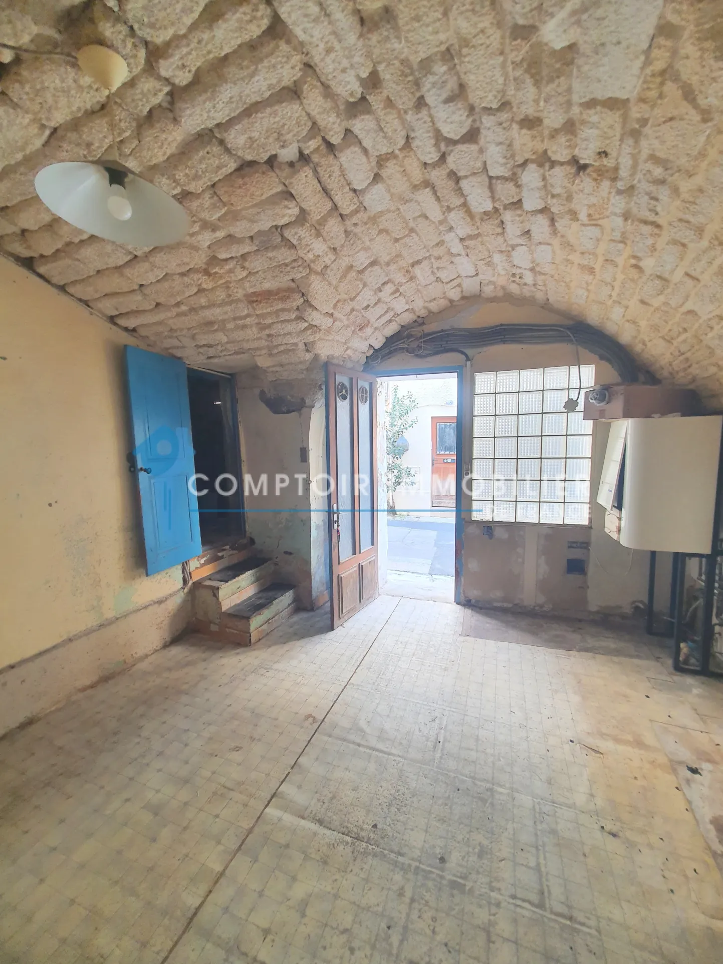 Maison de ville à Pignan de 160 m² avec terrasse à rénover 