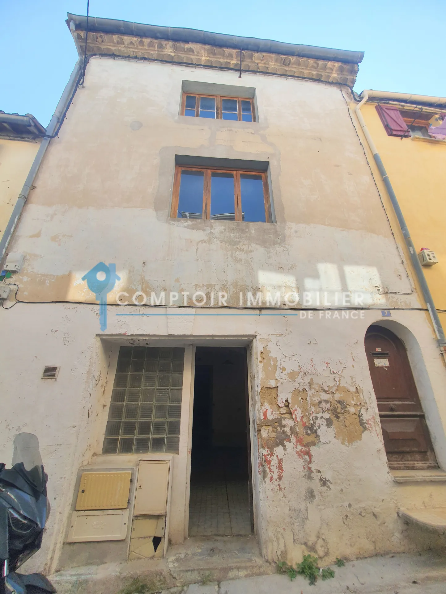 Maison de ville à Pignan de 160 m² avec terrasse à rénover 