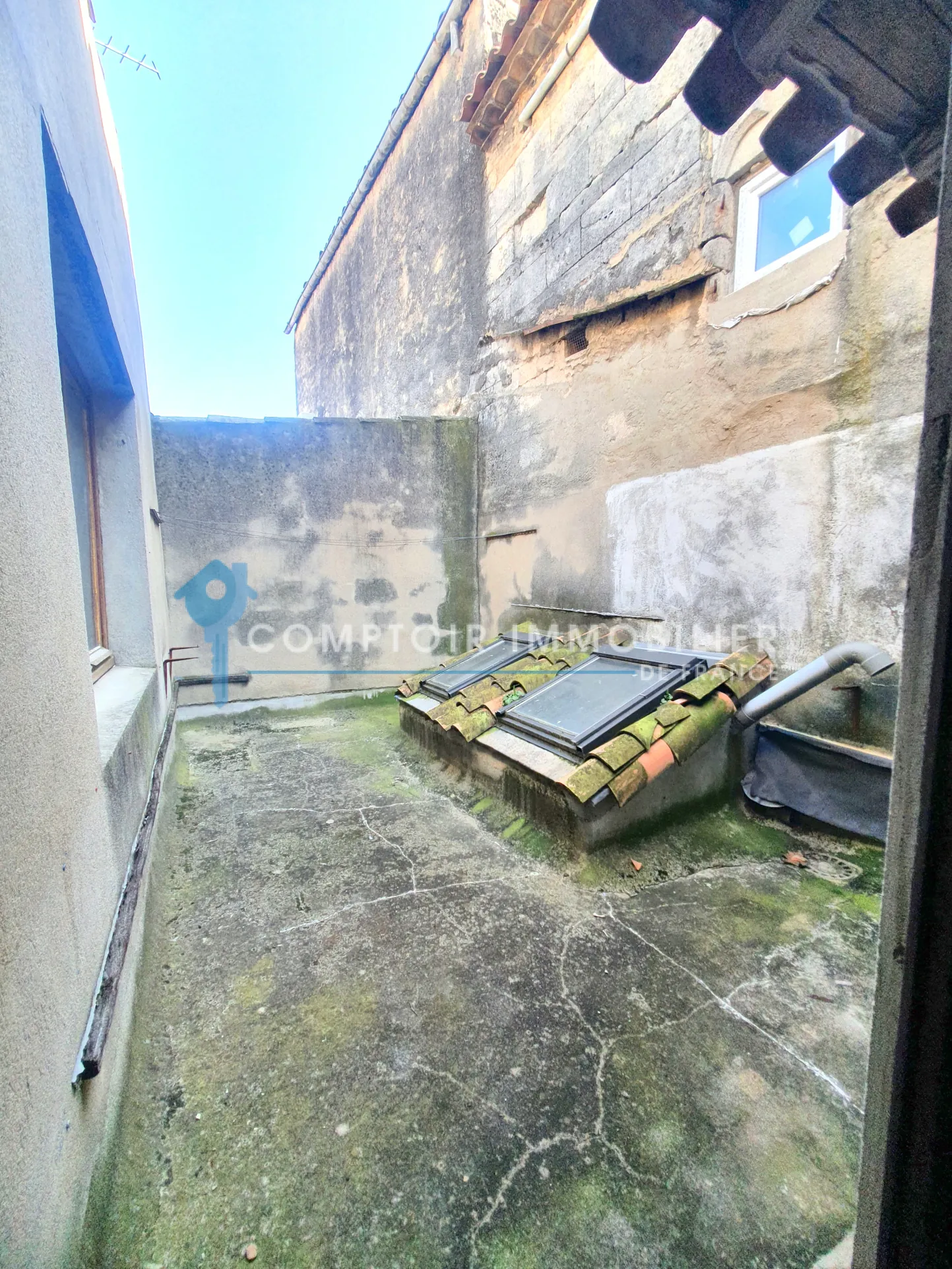 Maison de ville à Pignan de 160 m² avec terrasse à rénover 