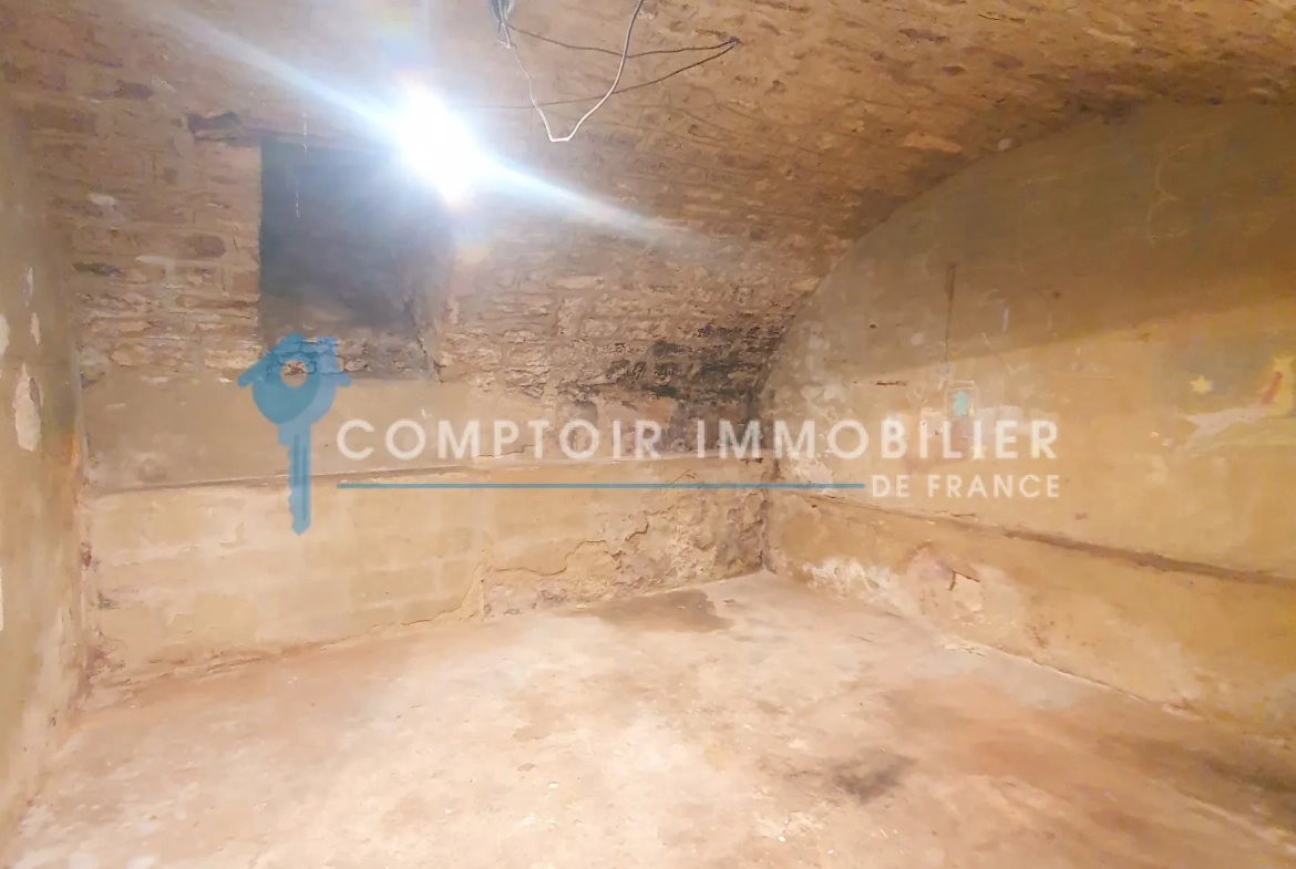 Maison de ville à Pignan de 160 m² avec terrasse à rénover 