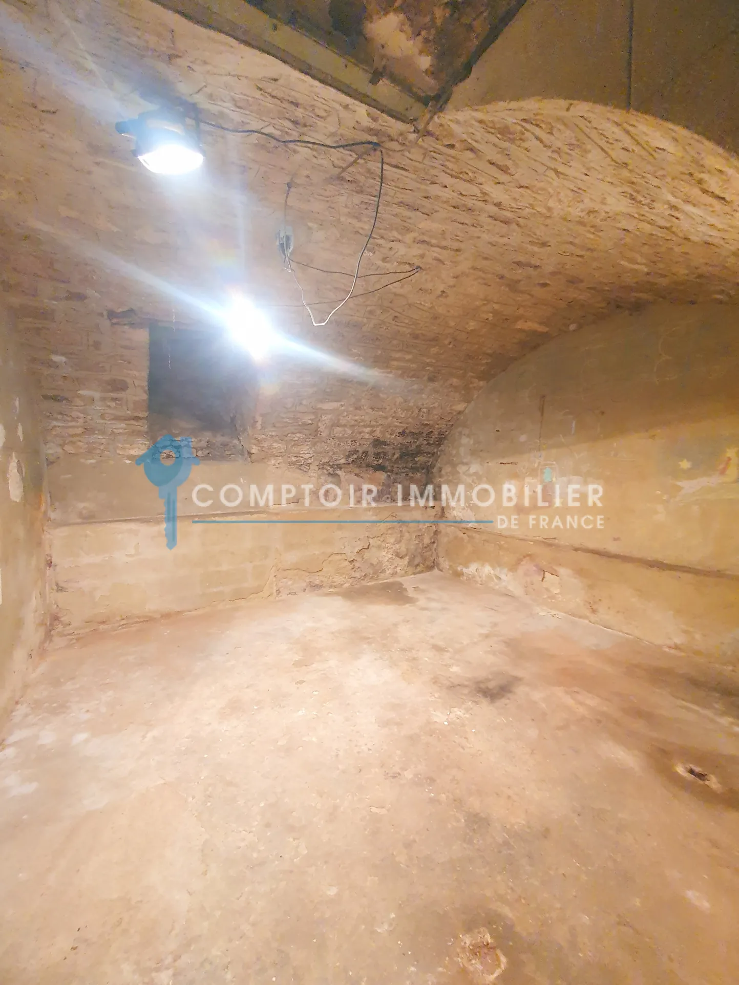 Maison de ville à Pignan de 160 m² avec terrasse à rénover 