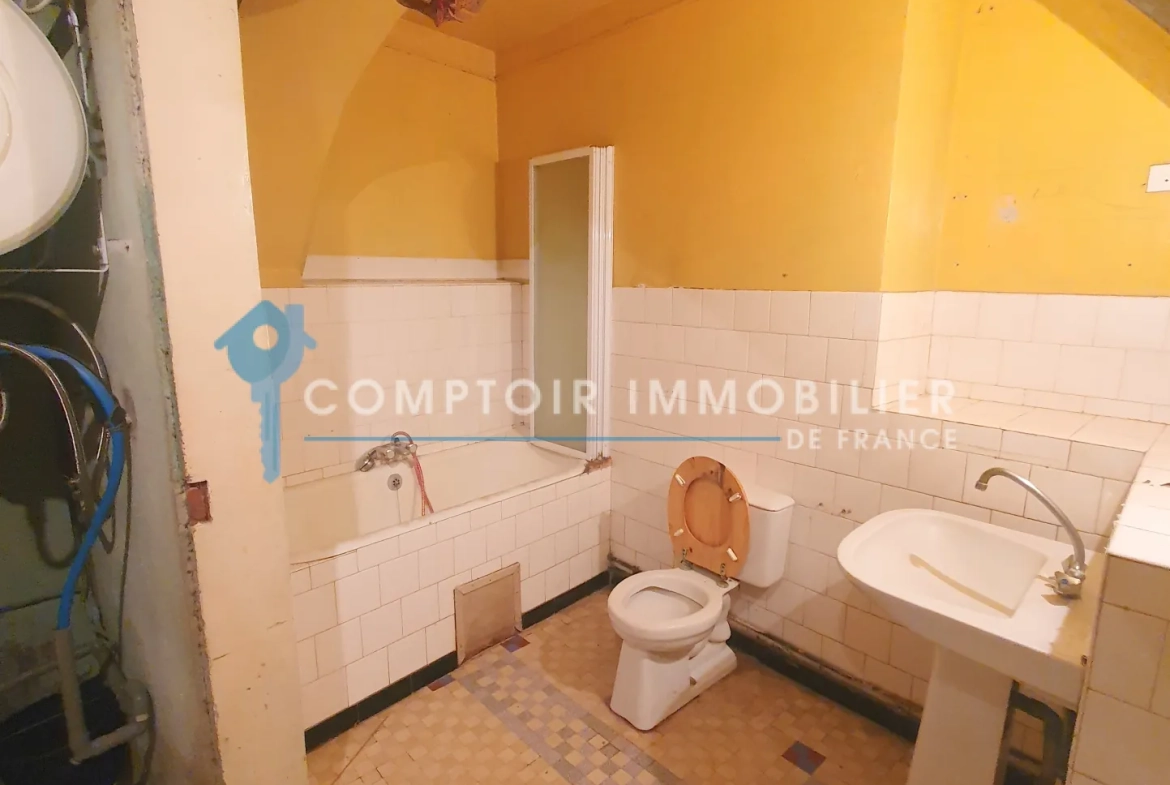 Maison de ville à Pignan de 160 m² avec terrasse à rénover 