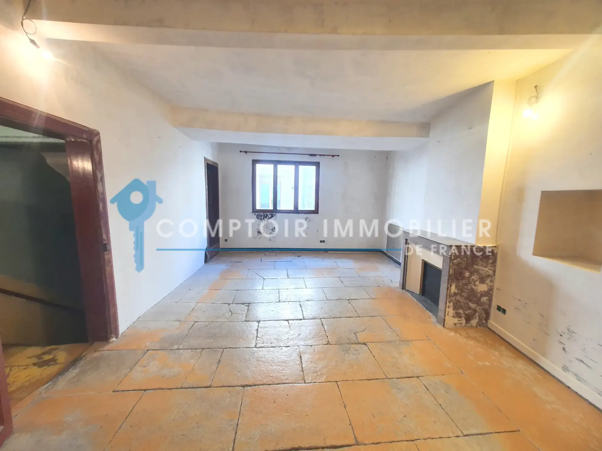 Maison de ville à Pignan de 160 m² avec terrasse à rénover 