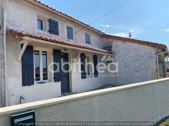 Charmante maison de 173 m² avec terrain arboré à Chasseneuil sur Bonnieure