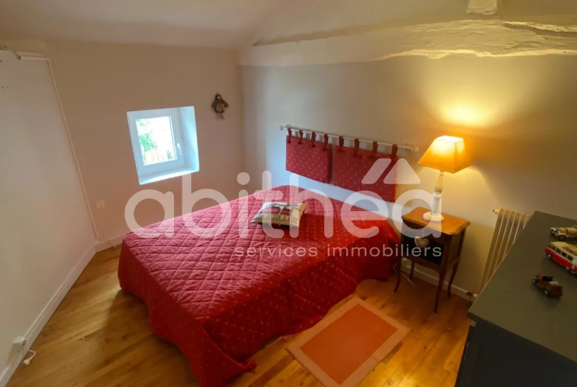 Charmante maison de 173 m² avec terrain arboré à Chasseneuil sur Bonnieure 
