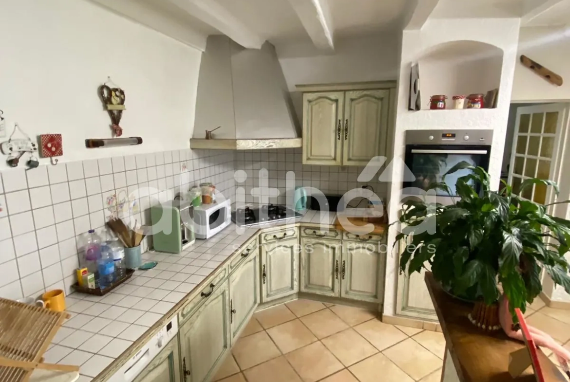 Charmante maison de 173 m² avec terrain arboré à Chasseneuil sur Bonnieure 