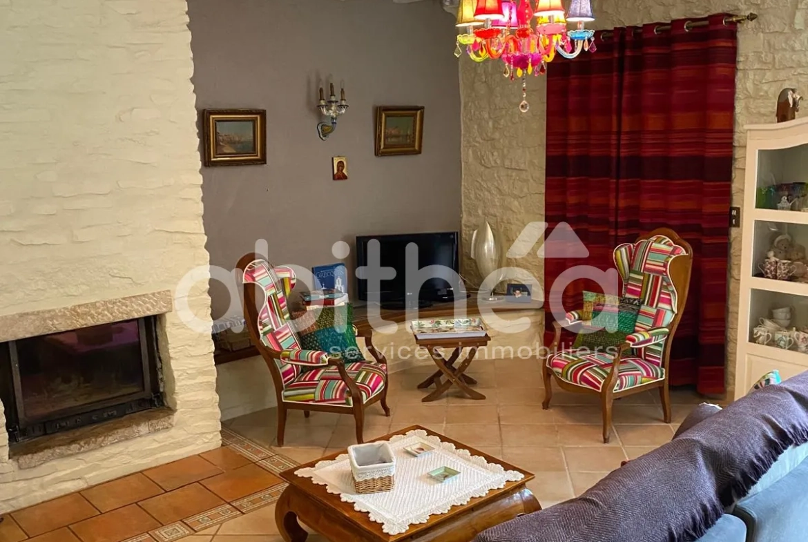 Charmante maison de 173 m² avec terrain arboré à Chasseneuil sur Bonnieure 