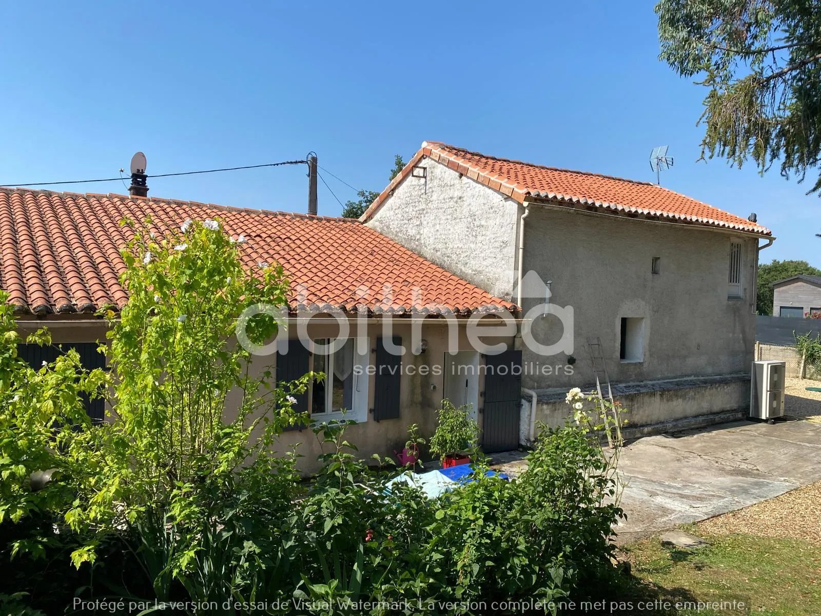 Charmante maison de 173 m² avec terrain arboré à Chasseneuil sur Bonnieure 