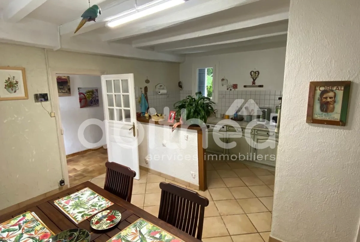 Charmante maison de 173 m² avec terrain arboré à Chasseneuil sur Bonnieure 