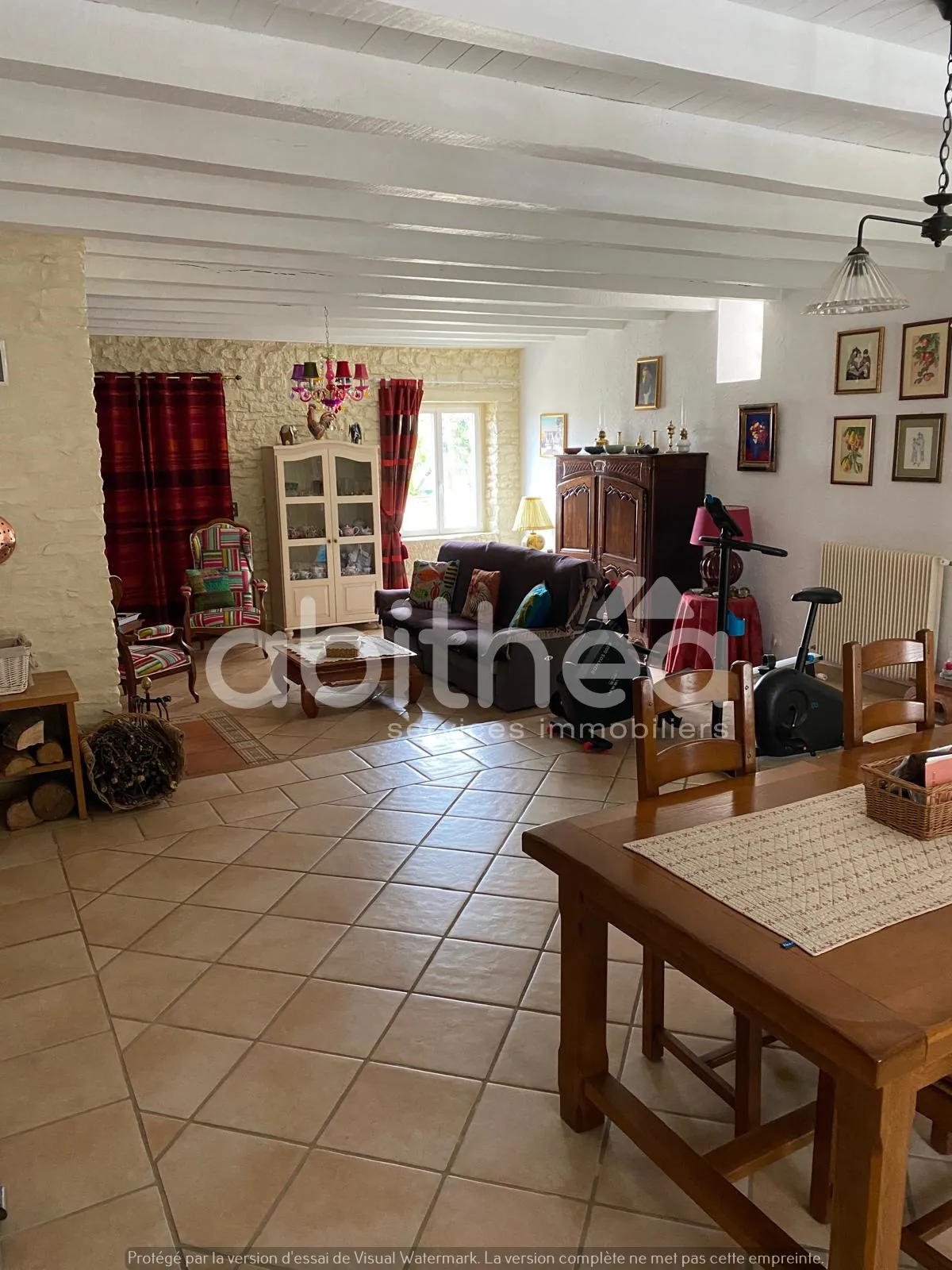 Charmante maison de 173 m² avec terrain arboré à Chasseneuil sur Bonnieure 