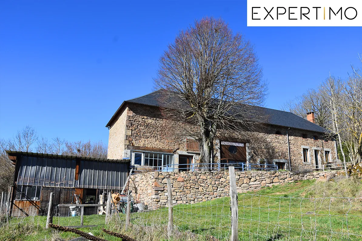Maison à vendre à Servant de 200 m² avec dépendances et vue sur la vallée de la Sioule 