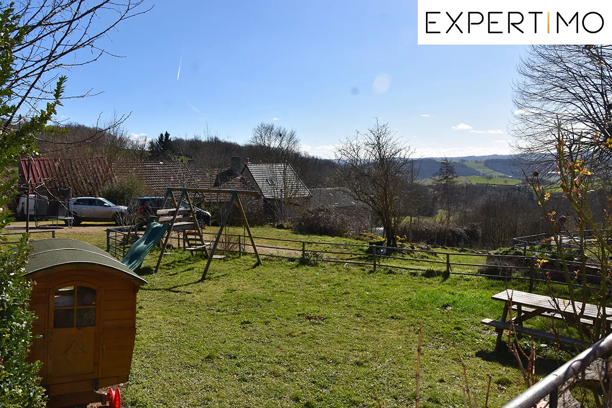 Maison à vendre à Servant de 200 m² avec dépendances et vue sur la vallée de la Sioule 