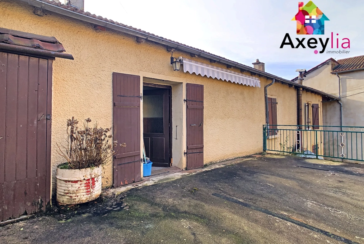 Maison à vendre à Saint-Denis-de-Cabanne avec potentiel de rénovation et plusieurs possibilités d'aménagement 
