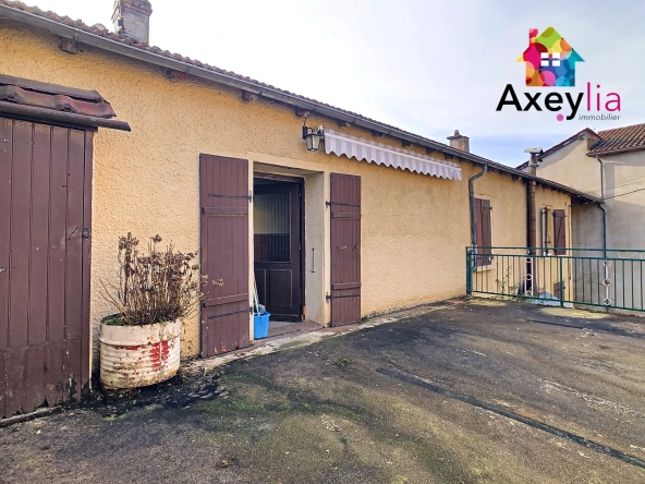 Maison à vendre à Saint-Denis-de-Cabanne avec potentiel de rénovation et plusieurs possibilités d'aménagement