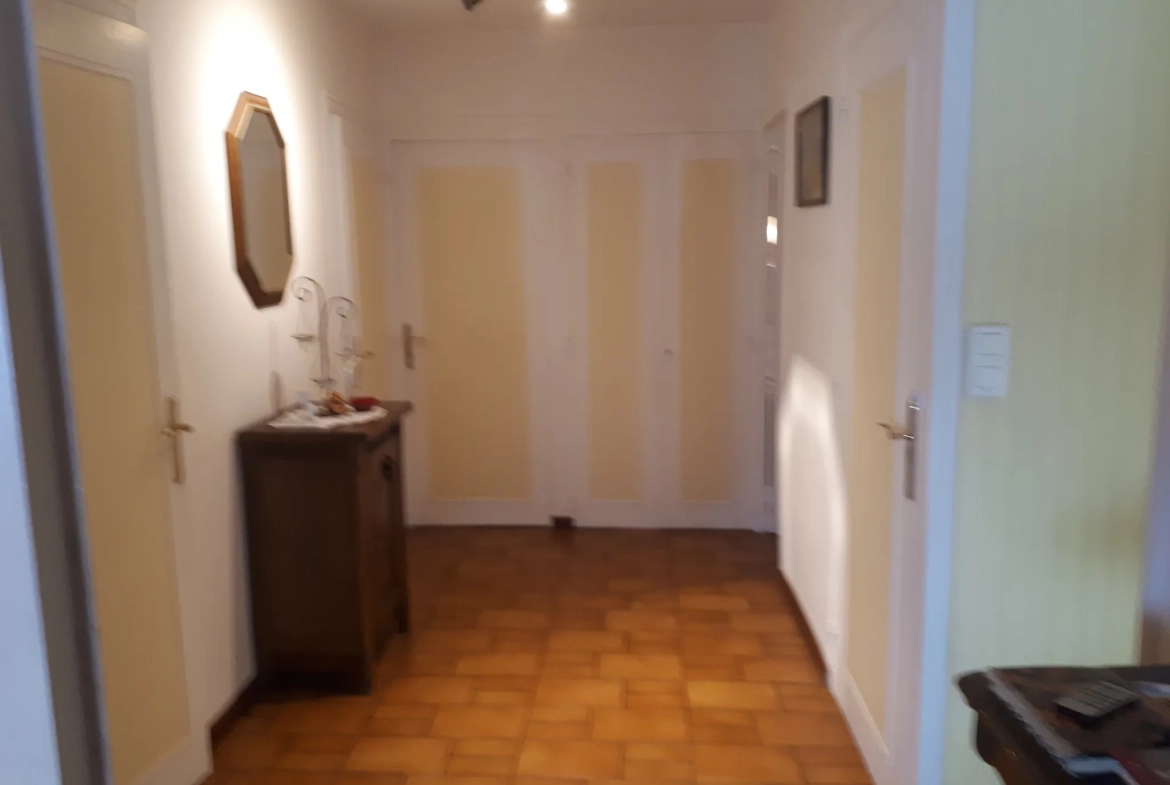 Charmante maison de 166 m² à vendre à Chatellerault avec jardin et garage 