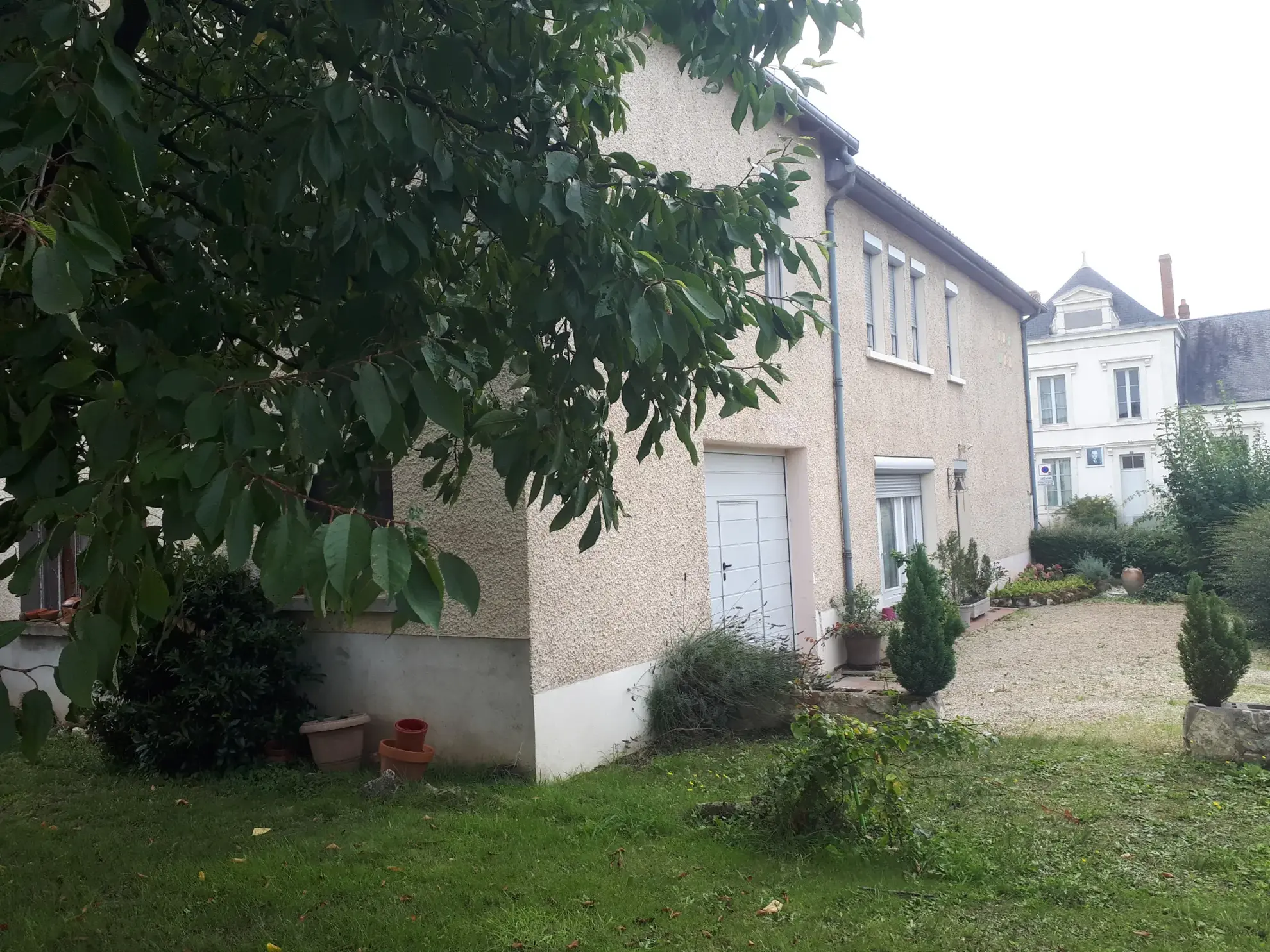 Charmante maison de 166 m² à vendre à Chatellerault avec jardin et garage 