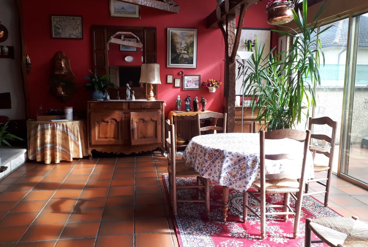 Charmante maison de 166 m² à vendre à Chatellerault avec jardin et garage 