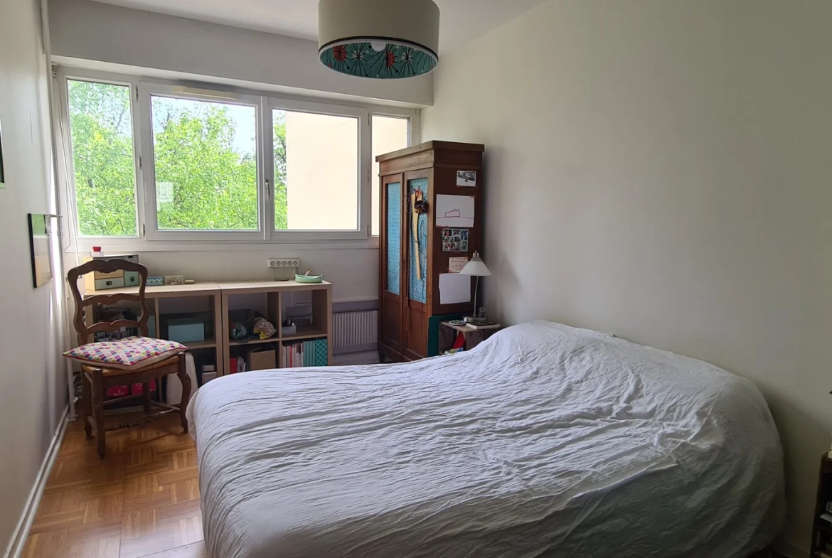 Appartement 5 pièces lumineux avec parking, cave et balcon à Limeil-Brevannes 