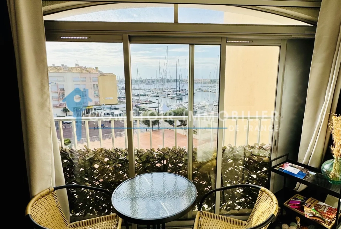Appartement T2 avec Vue Port au Dernier Étage à Agde 