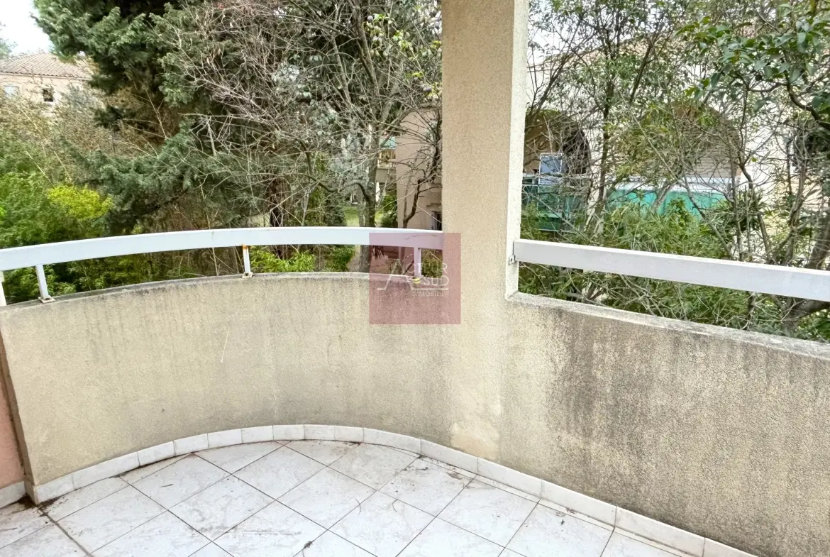 A vendre studio lumineux de 23 m² avec terrasse à Montpellier Beaux-Arts 