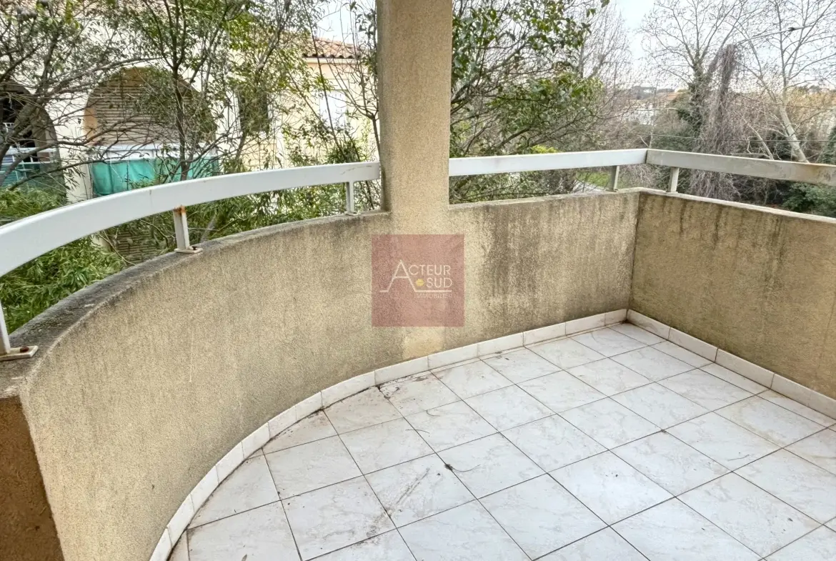 A vendre studio lumineux de 23 m² avec terrasse à Montpellier Beaux-Arts 