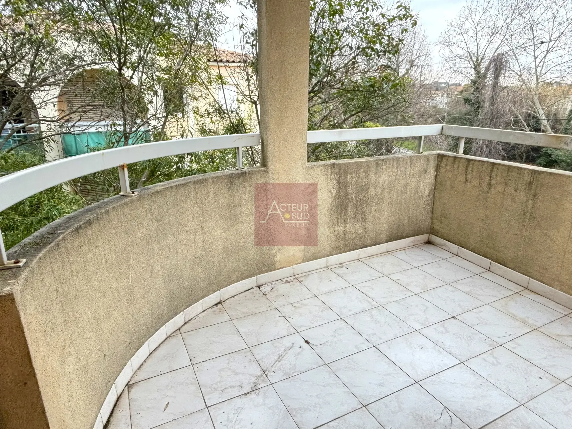 A vendre studio lumineux de 23 m² avec terrasse à Montpellier Beaux-Arts 