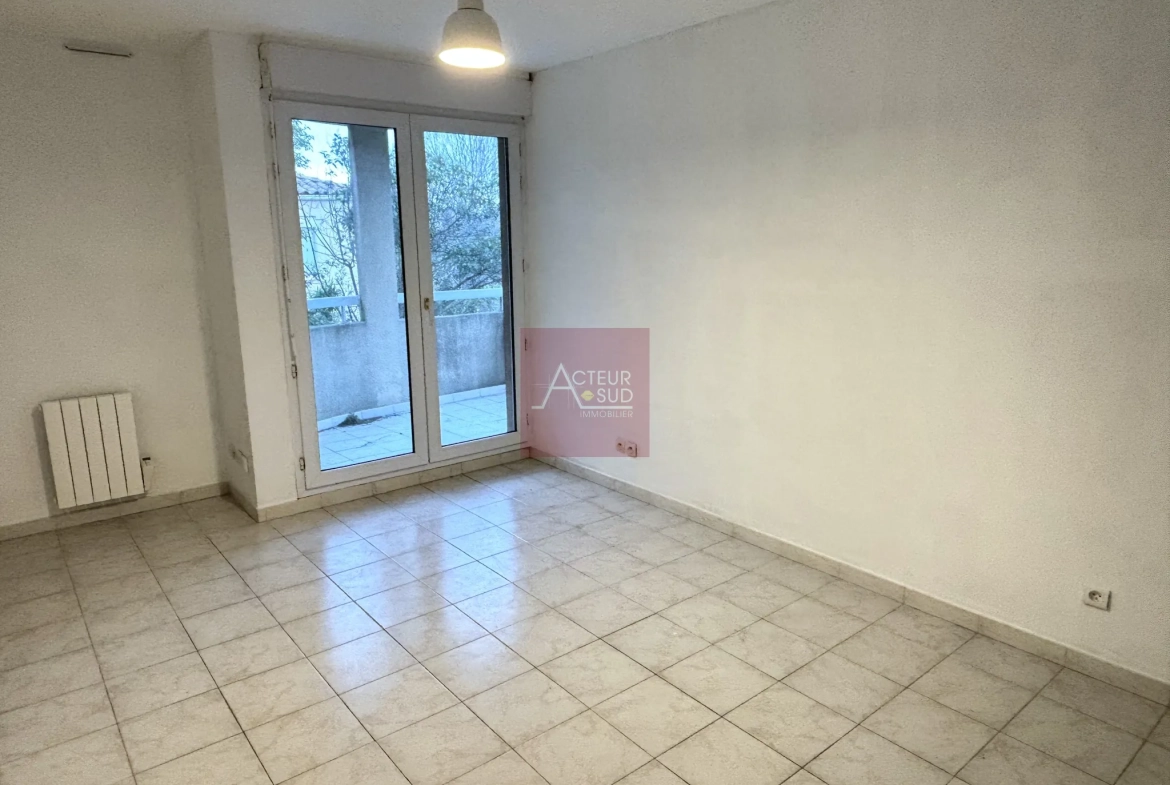 A vendre studio lumineux de 23 m² avec terrasse à Montpellier Beaux-Arts 