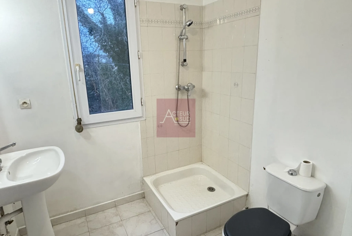 A vendre studio lumineux de 23 m² avec terrasse à Montpellier Beaux-Arts 