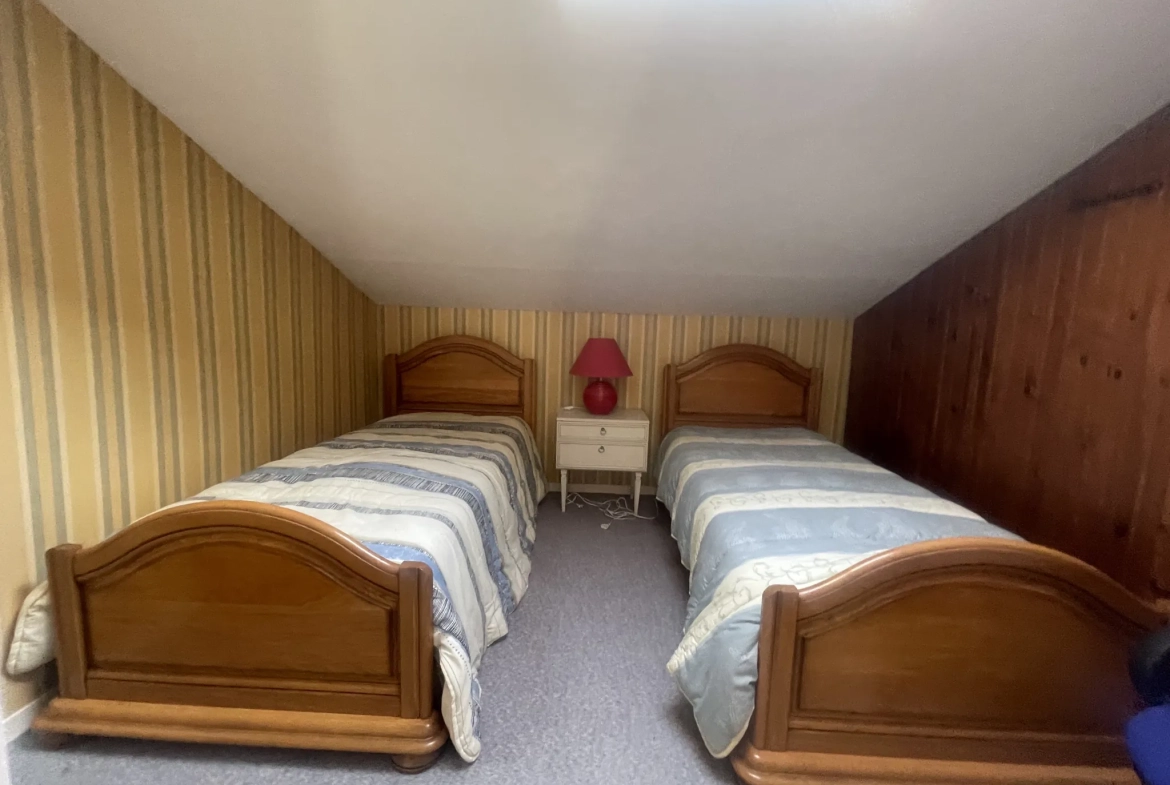 Charmante maison de 170 m² avec terrain à Camembert en vente 