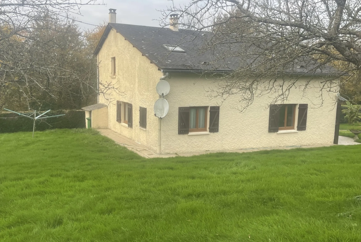 Charmante maison de 170 m² avec terrain à Camembert en vente 