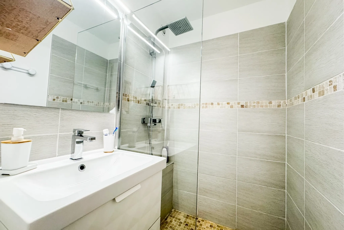 Appartement T2 cabine rénové avec parking proche plage à La Grande Motte 