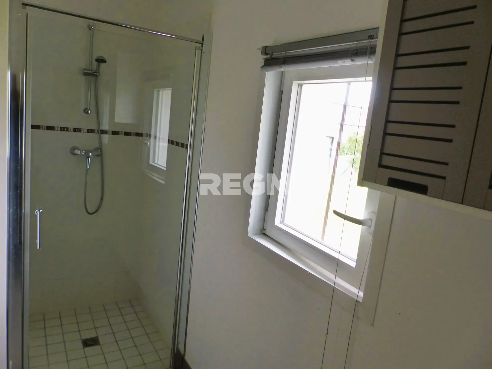 Maison de plain-pied à vendre à Pleuven avec garage et jardin - Secteur calme 